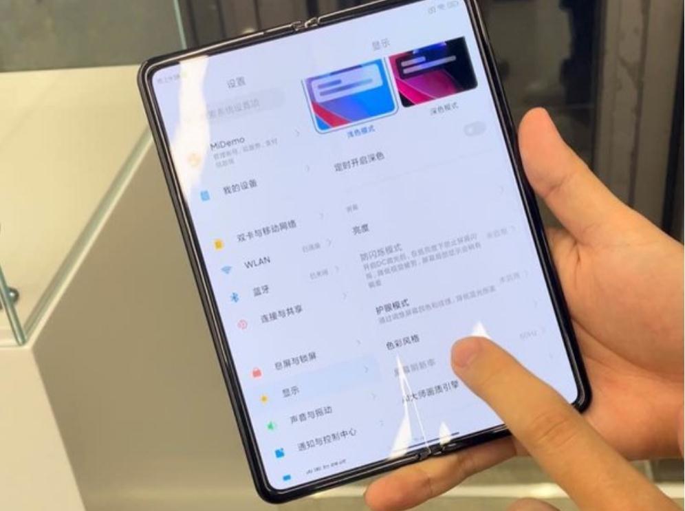 小米首款小折叠成了！MIX Flip加单至50万台